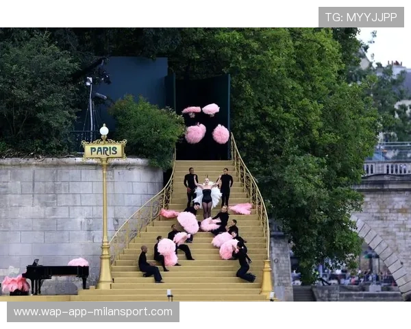 塞纳河畔的奥运开幕式独具风情，巴黎奥运会塞纳河